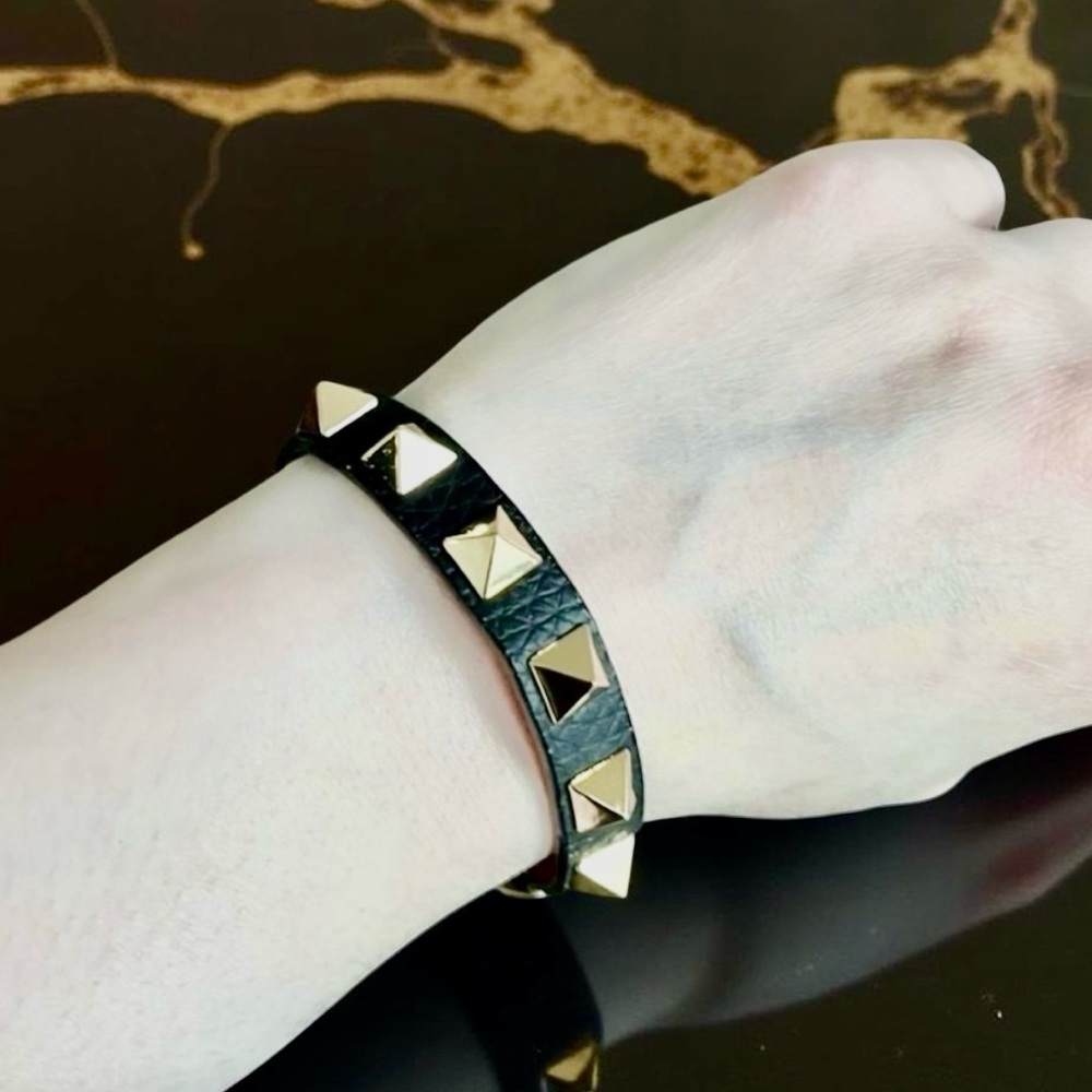 Gold Pyramid Stud Black Pebble Leather Bracelet